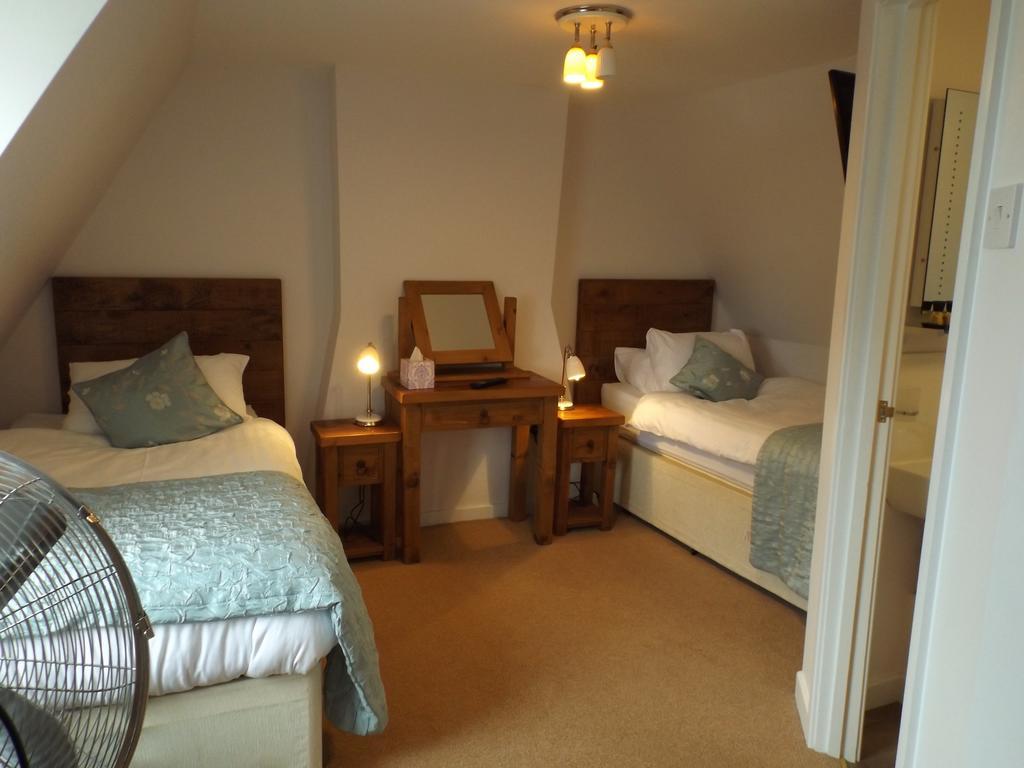 Old Riverview Guest House إيرث الغرفة الصورة