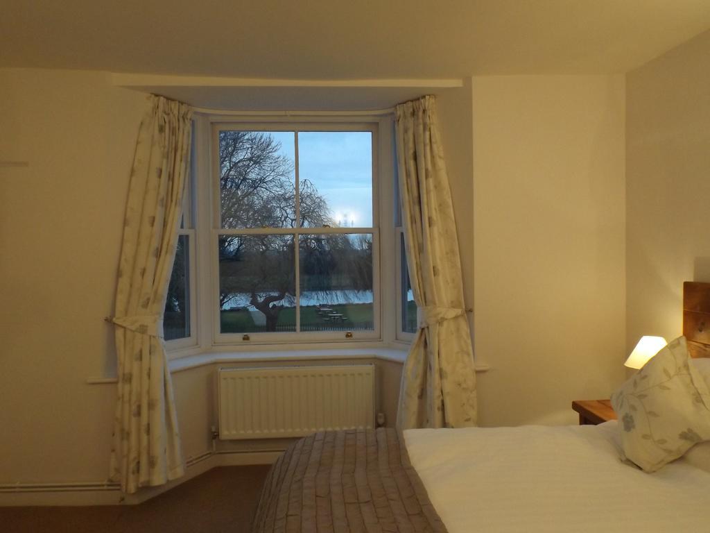 Old Riverview Guest House إيرث الغرفة الصورة